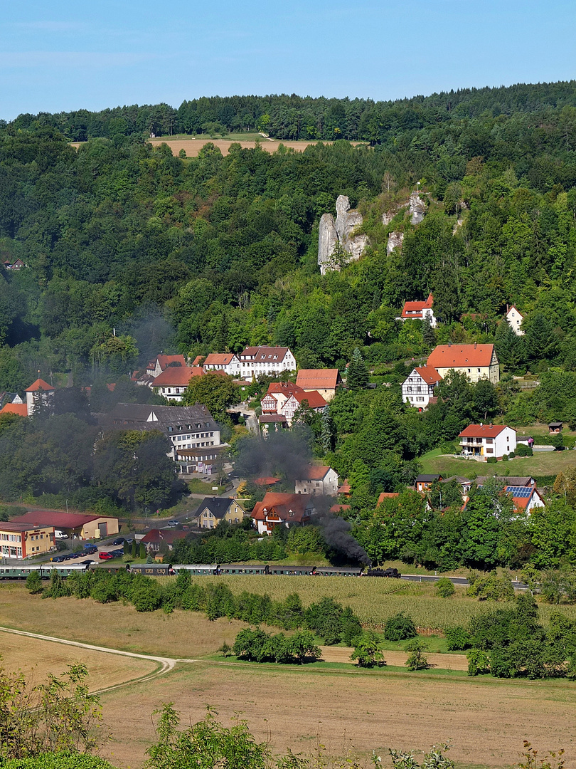 Dampfbahn fränkische Schweiz von Burg Neideck aus