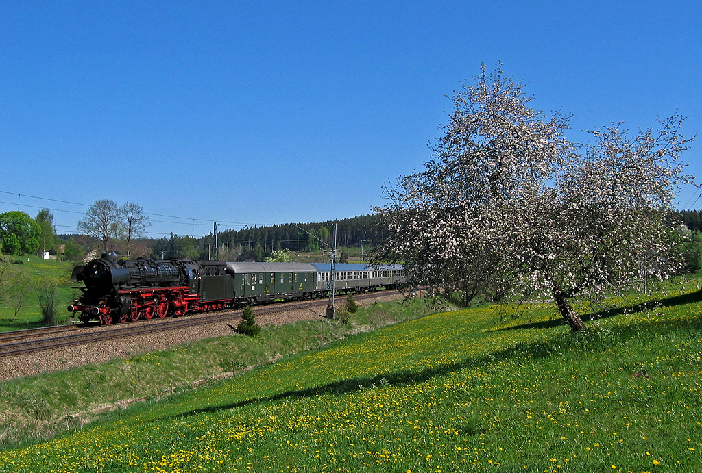 Dampfbespannter Postzug