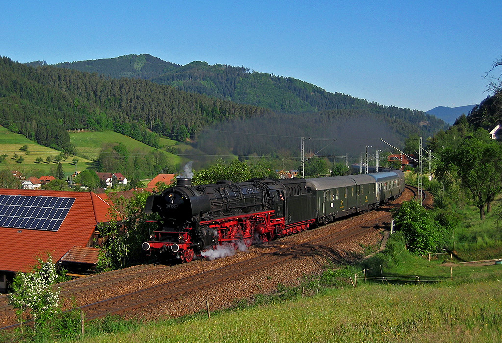 Dampfbespannter Postzug II