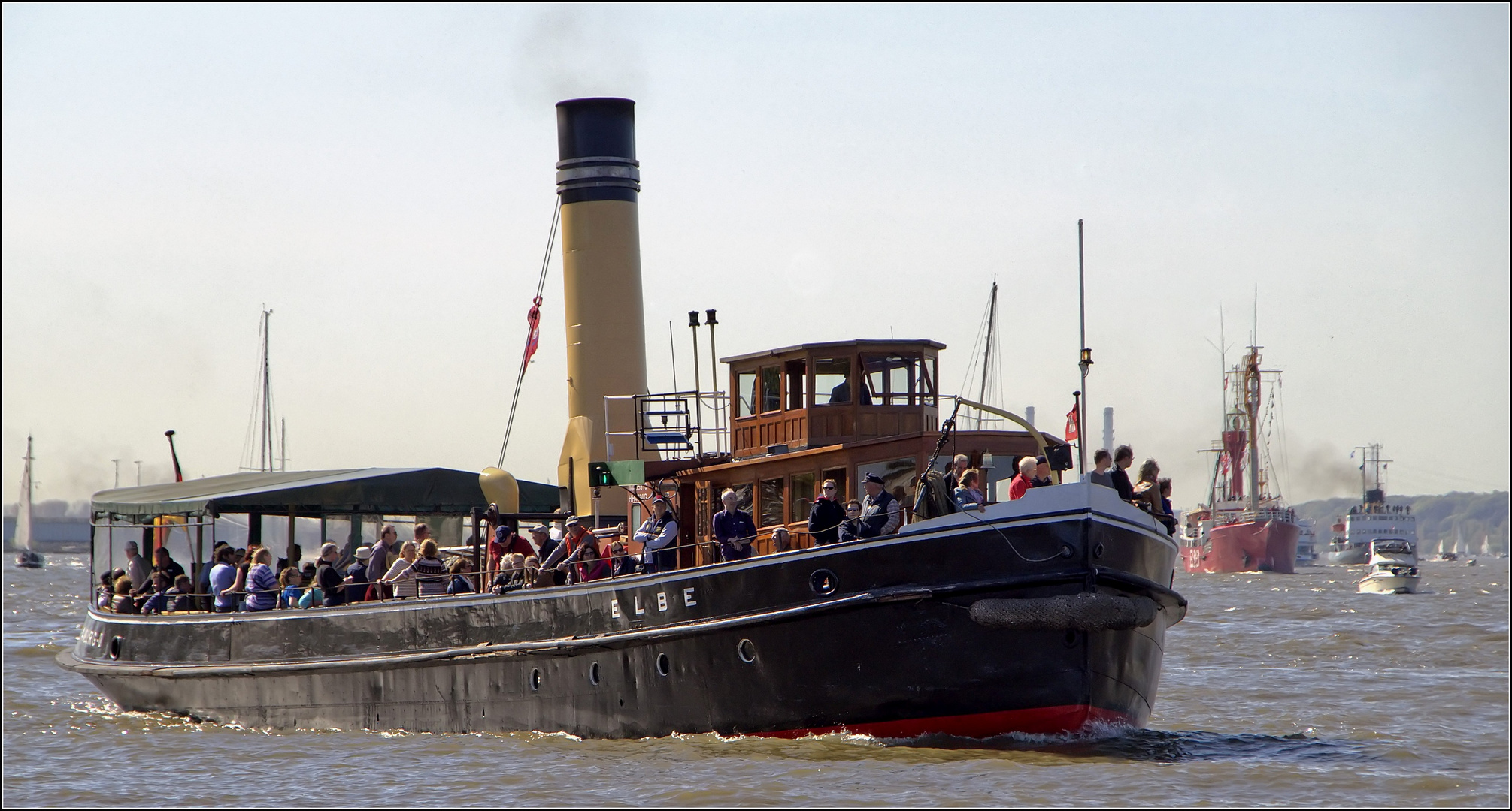 Dampfeisbrecher "ELBE"...auf der Elbe