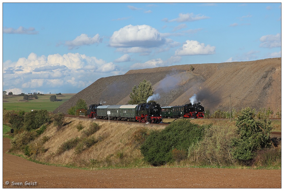 Dampfende Parallelfahrt an der Halde Niewandtschacht