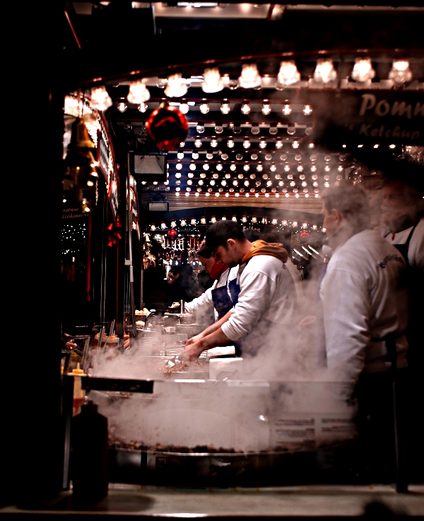 Dampfende Pfannen auf dem Weihnachtsmarkt GXR A12 50mm