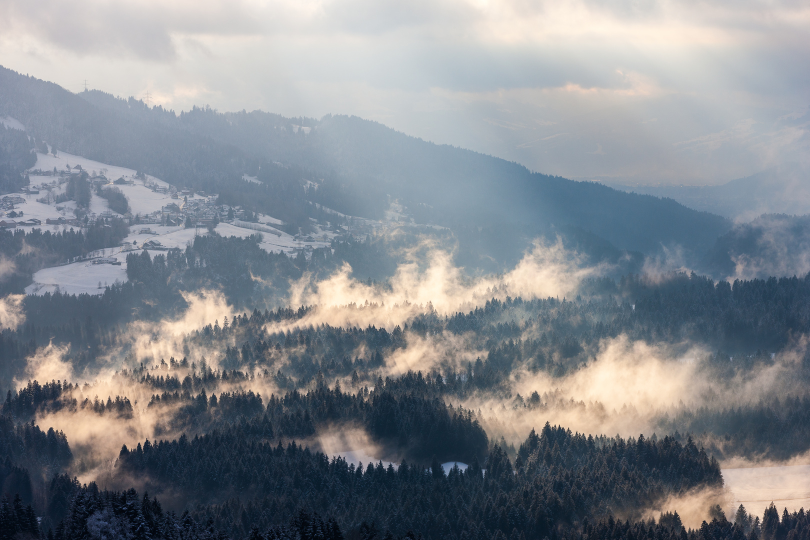 Dampfende Winterlandschaft