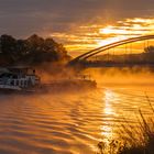 Dampfender Kanal bei Sonnenaufgang