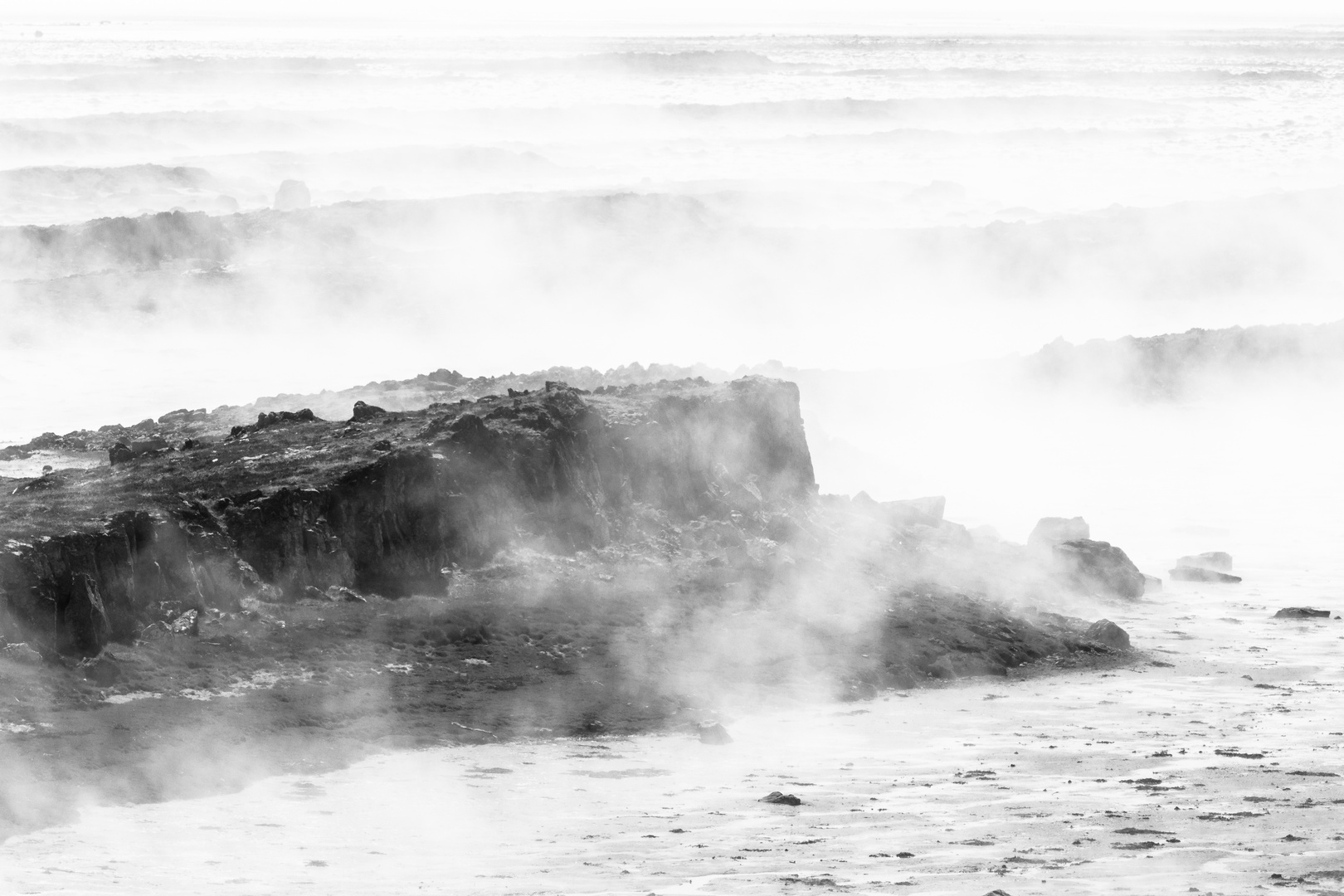 Dampfender Strand auf Island