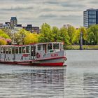 Dampfer auf der Außenalster in Hamburg