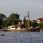 Dampfer ohne Dampf - Tonnenleger Bussard