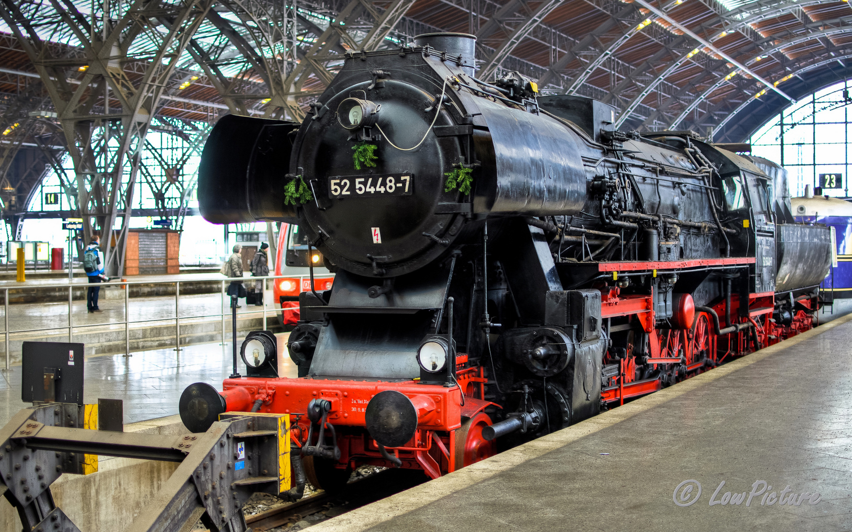 Dampflock im Hauptbahnhof Leipzig