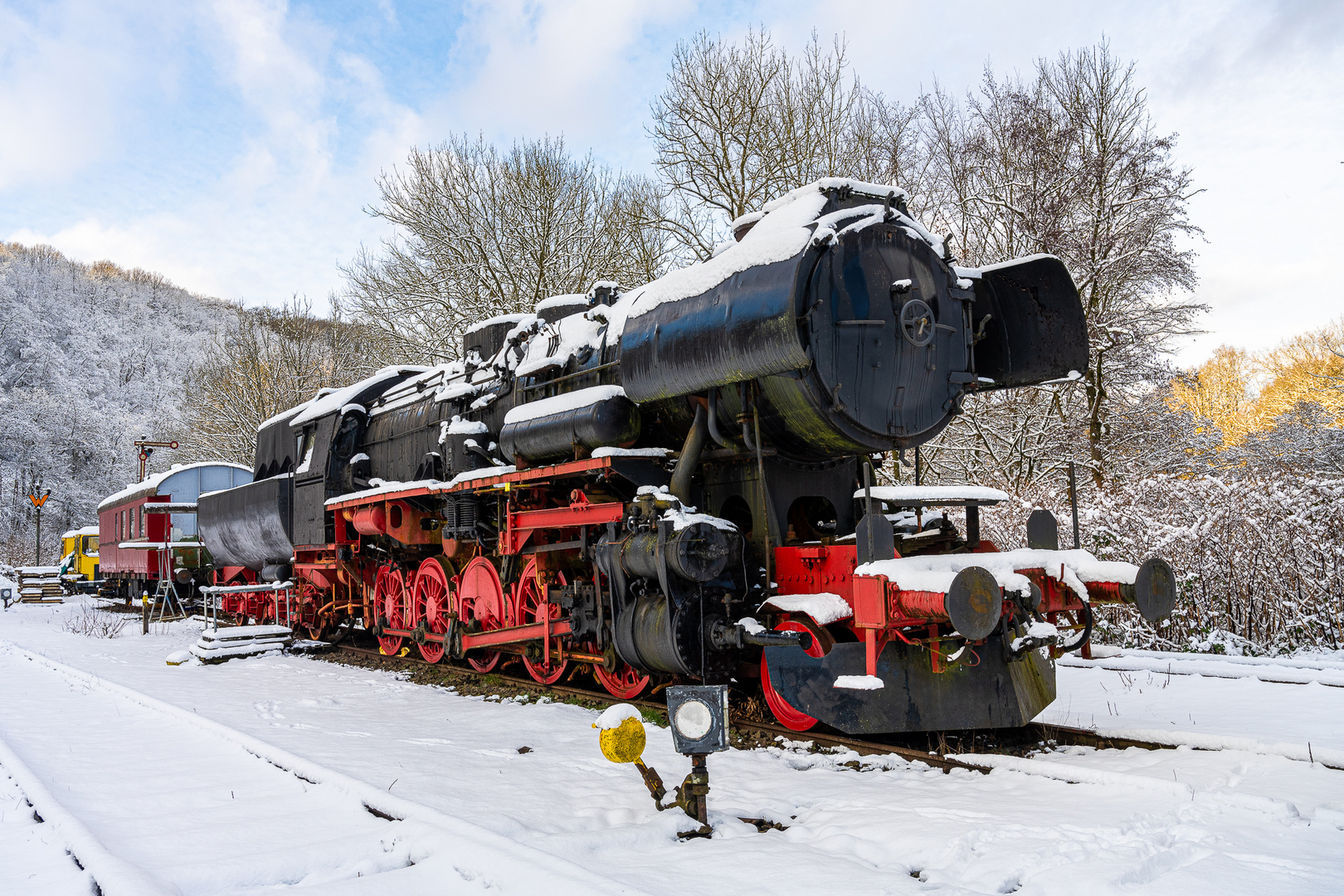 Dampflock im Schnee