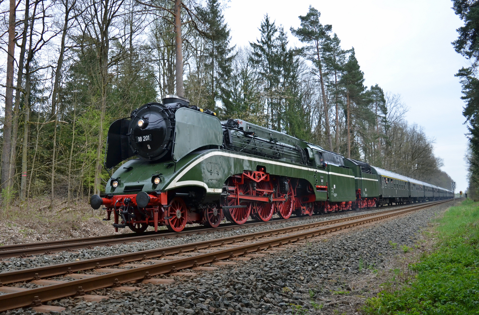 Dampflok 18 201 auf Schiefer Ebene