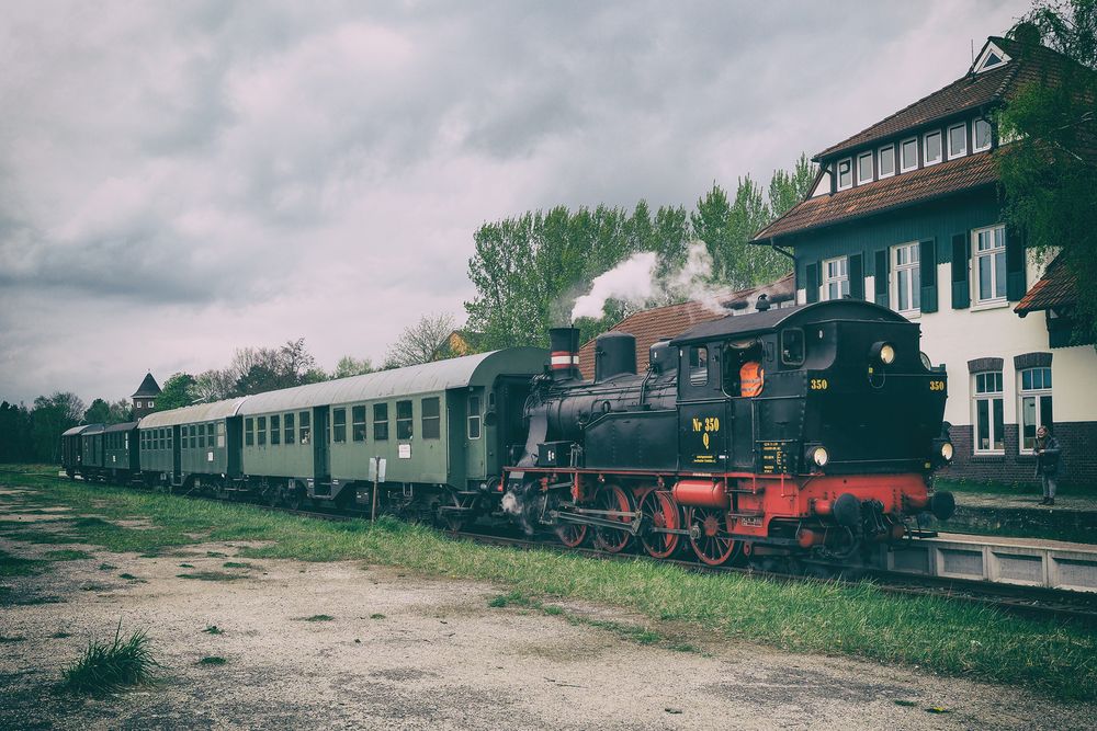 Dampflok 350 "Karoline" mit Sonderzug