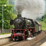 Dampflok 41360 "Lady of Bismarck" bei voller Fahrt durch Frankenstein, vom...