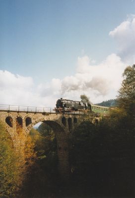 Dampflok auf Brücke nach Sommersdorf. Aufnahme ca 1987