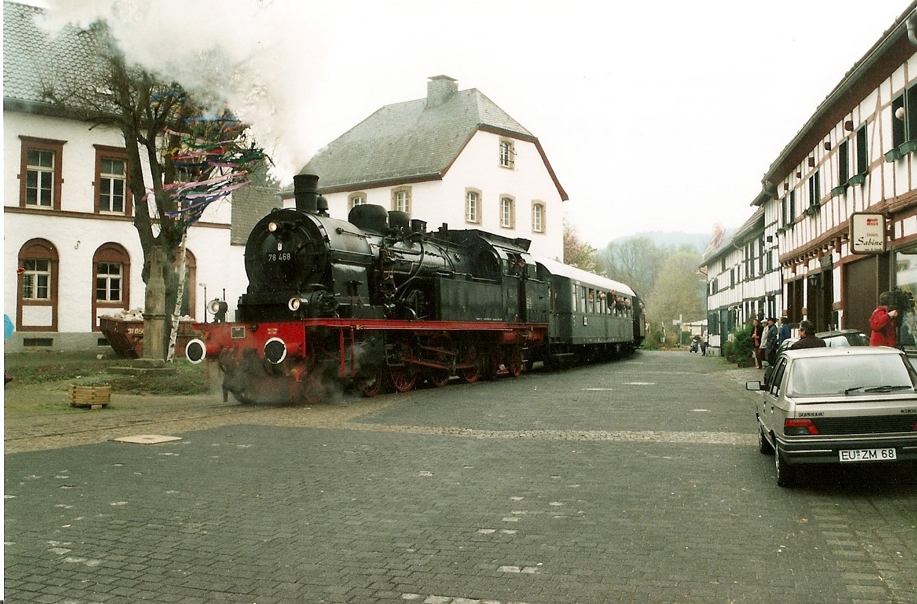 Dampflok auf dem Marktplatz