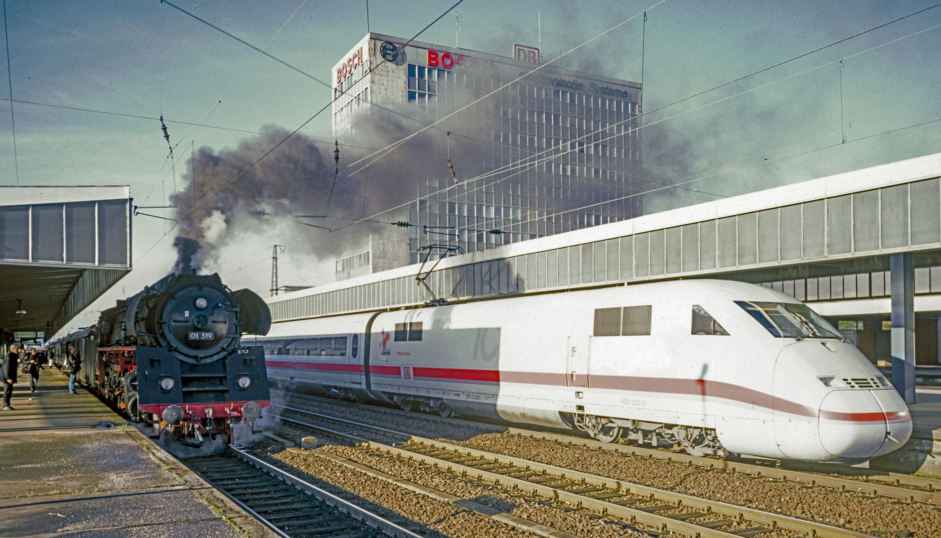 Dampflok BR 01 519 vor dem Orientexpress in Essen Hbf am 12.12.1999