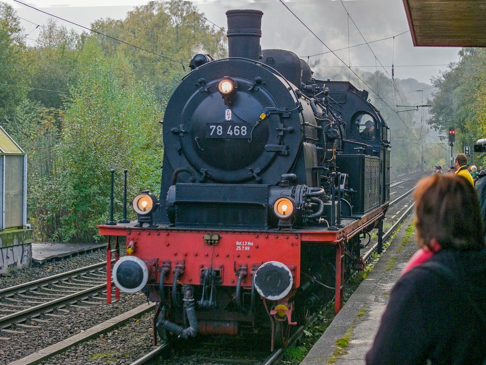 Dampflok BR 78 468 bei der Einfahrt in Kettwig Bhf. am 25.10.2003 Foto & Bild | historische ...