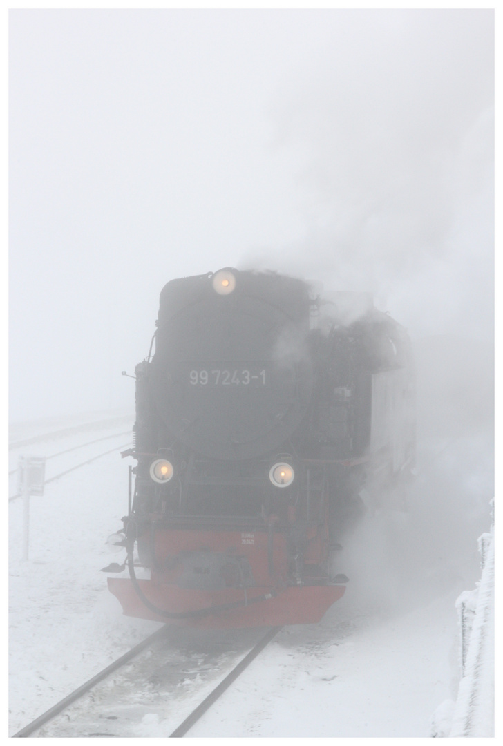 Dampflok im Nebel