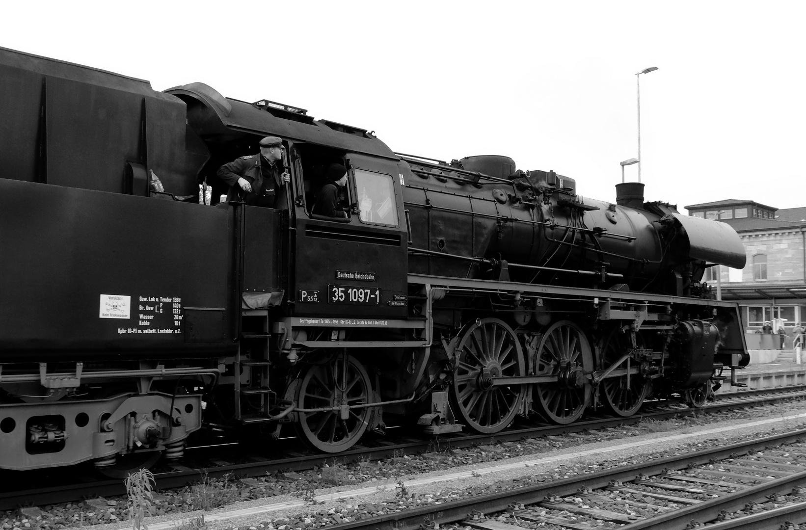 Dampflokomotive 35 1097-1 bei der Einfahrt Bf Meiningen