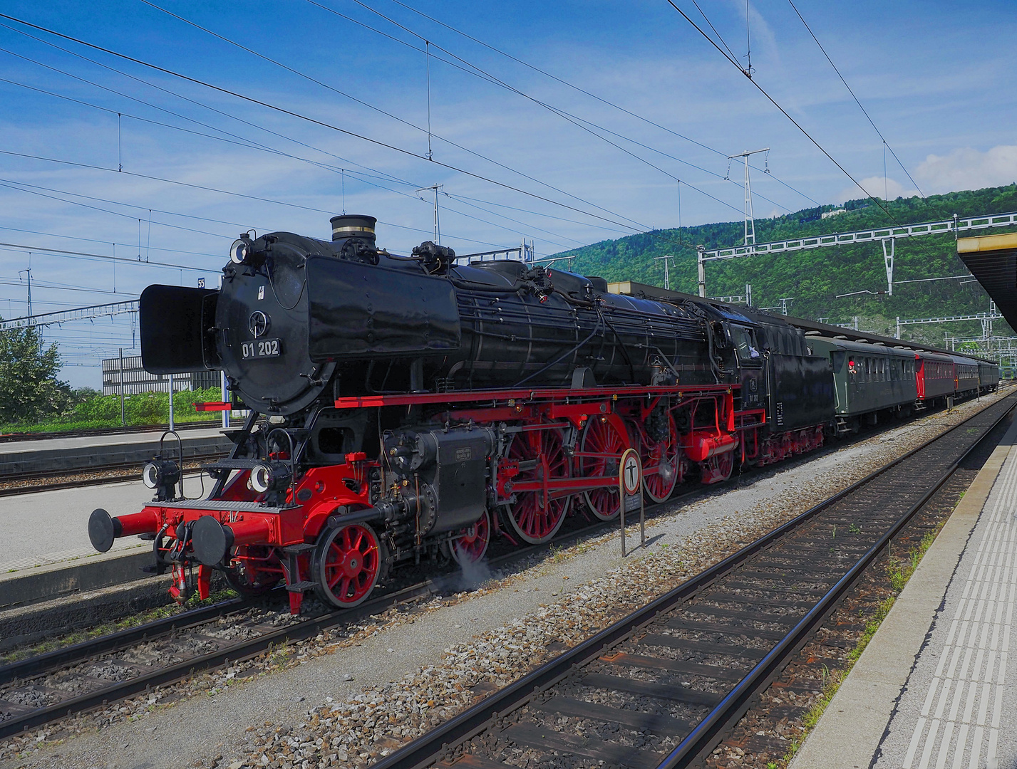 Dampflokomotive frisch gestrichen mit "Affinity Photo Farbe, Schild entfernt"