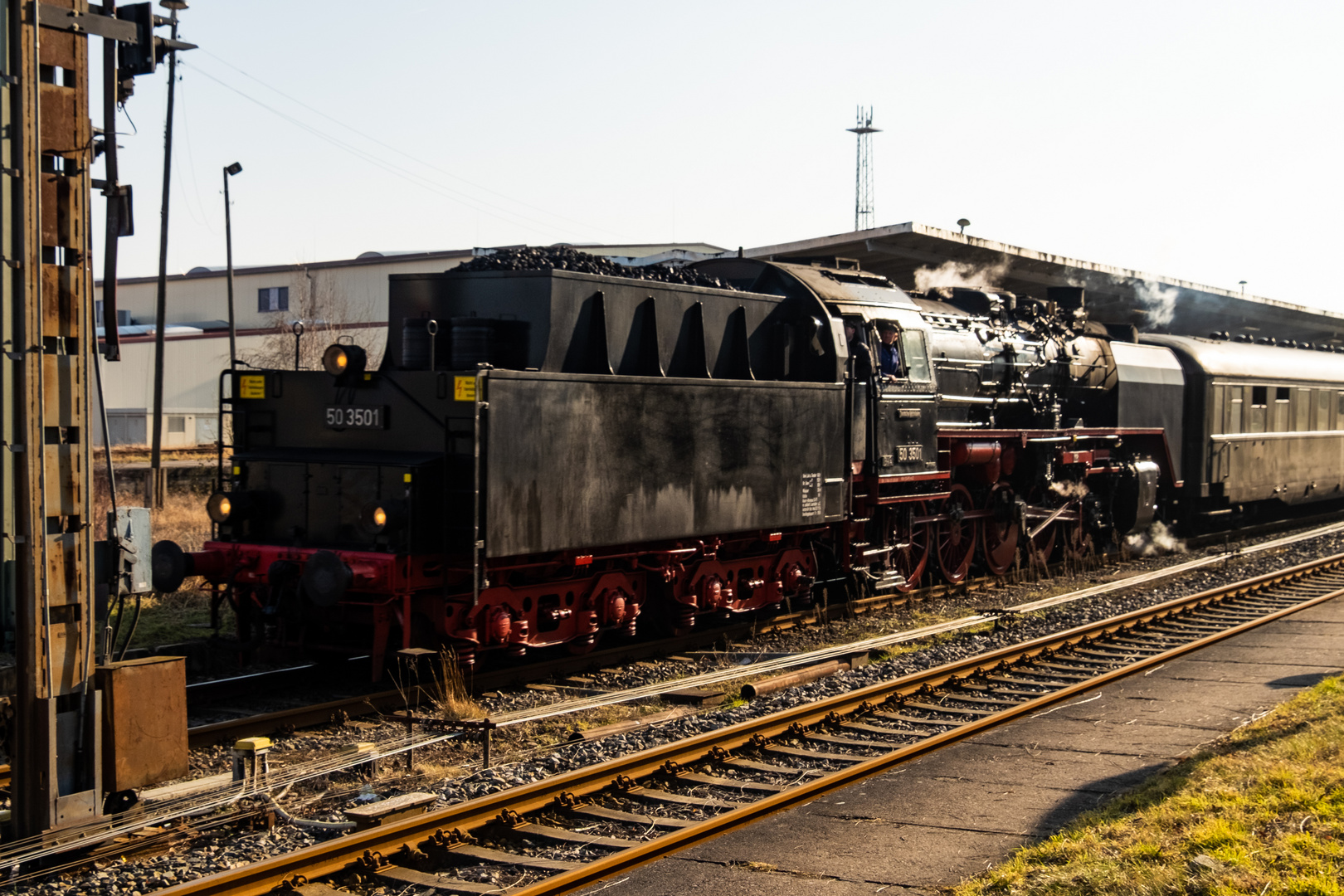 Dampflokomotive im Gegenlicht