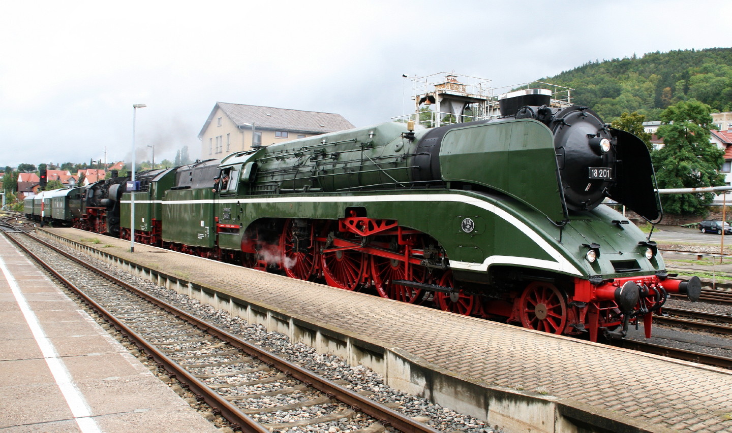 Dampfloks 18 201 und 52 8079 in Meiningen 3.