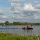 Dampfschiff auf der Elbe-Ausfahrt Schleuse Geesthacht