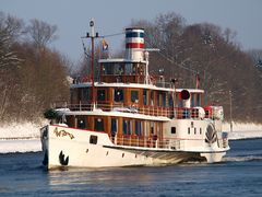 Dampfschiff   FREYA   im bestem Licht auf dem Nord-Ostsee-Kanal