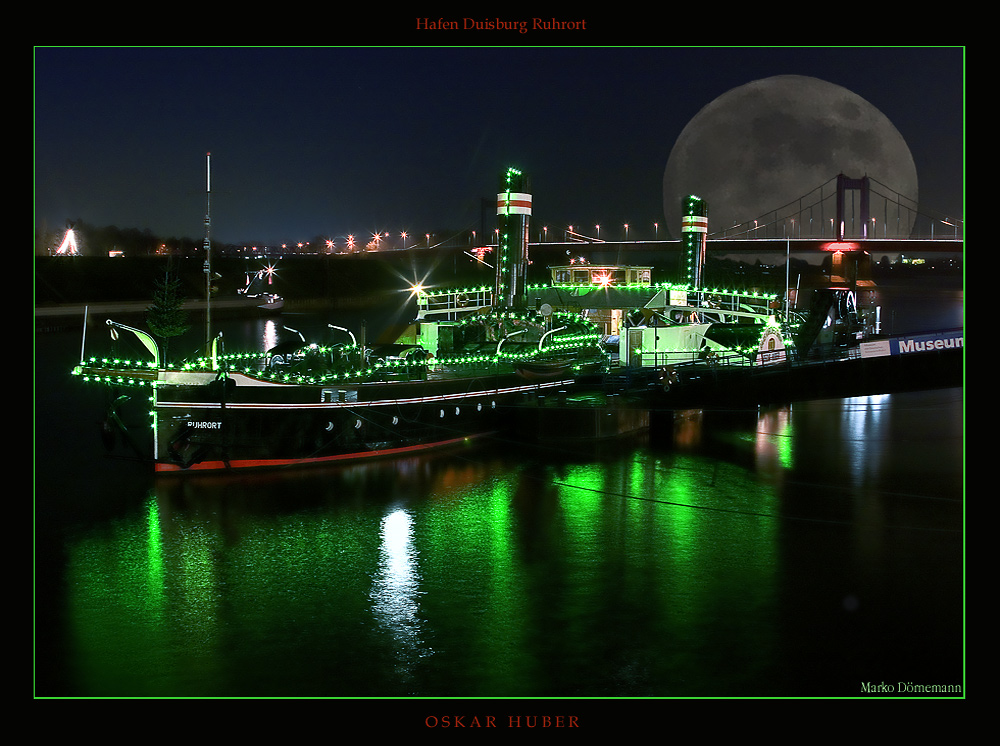 Dampfschiff in der Nacht