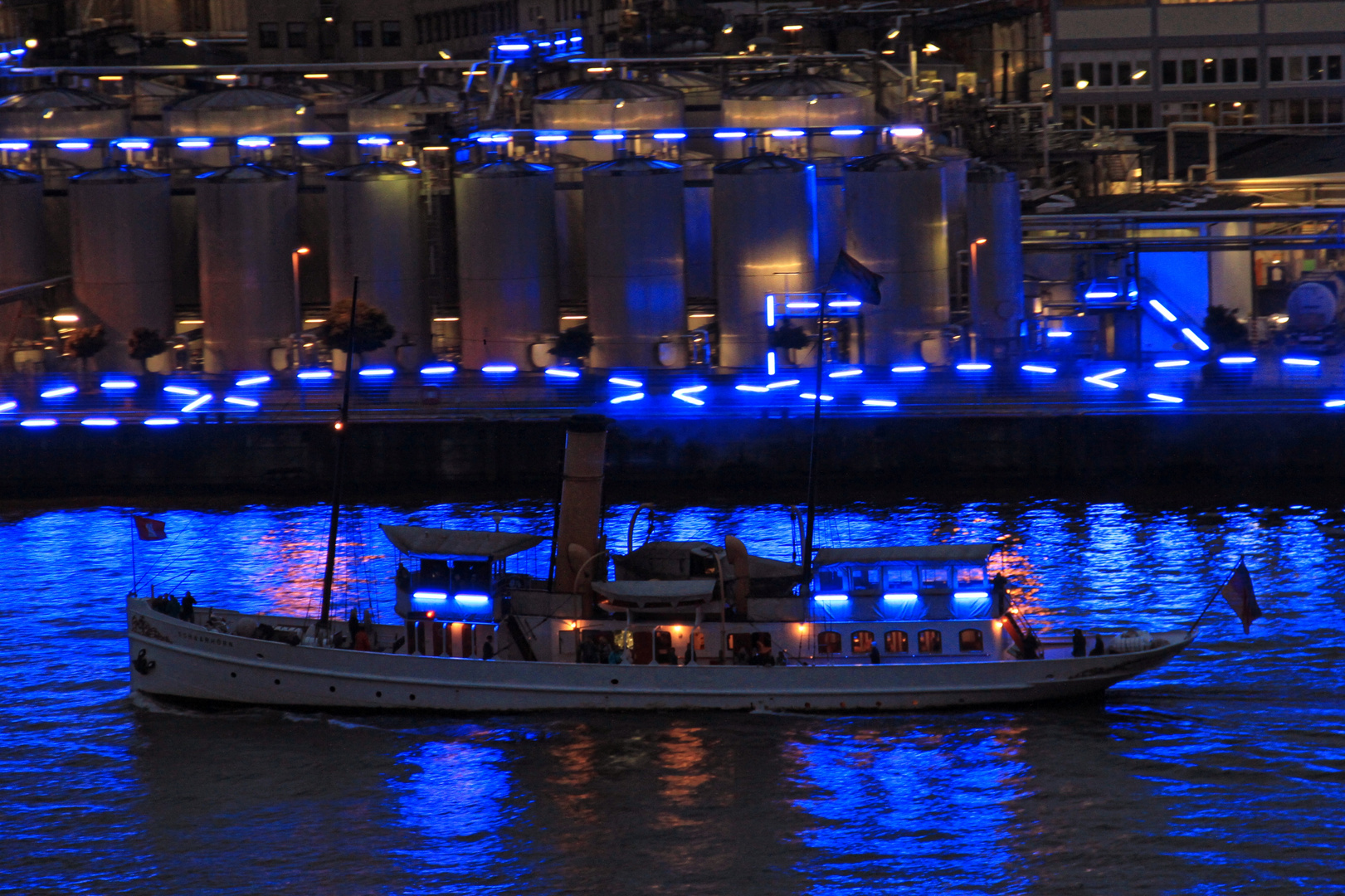 Dampfschiff SCHAARHÖRN beim "blue port" Hamburg - steamboat at blue port Hamburg