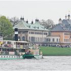 Dampfschiff vor dem Schloß Pillnitz