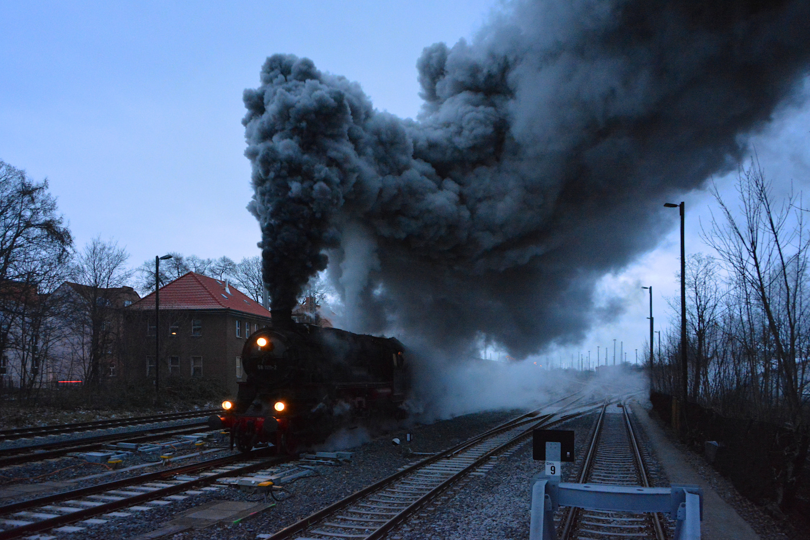 Dampfwolken über Arnstadt - UEF 58 311 alias 58 1111-2 in Thüringen