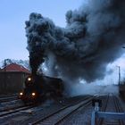 Dampfwolken über Arnstadt - UEF 58 311 alias 58 1111-2 in Thüringen