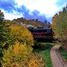 Dampfzug im Herbst an der Ahr