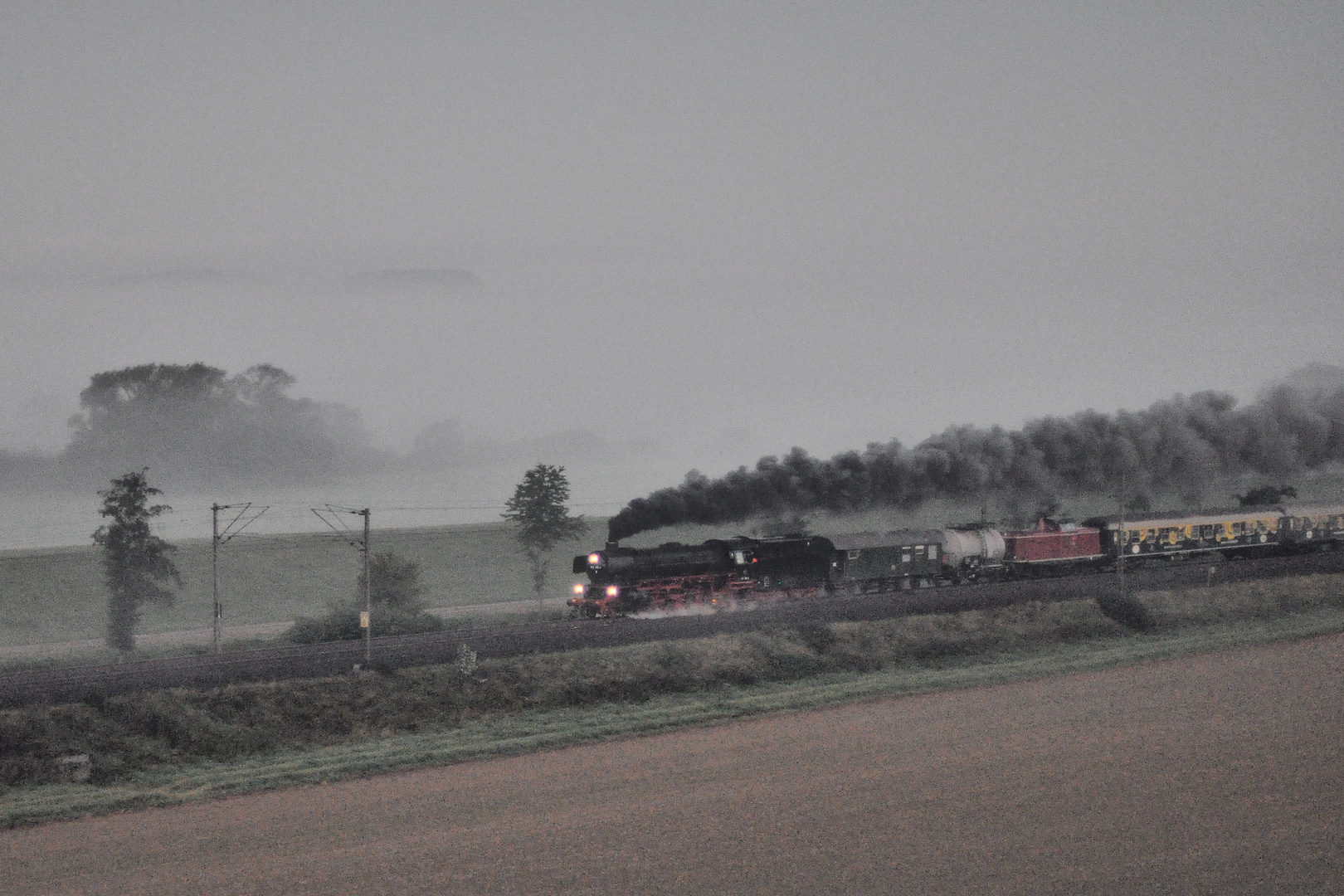 Dampfzug im Morgengrauen... :-)