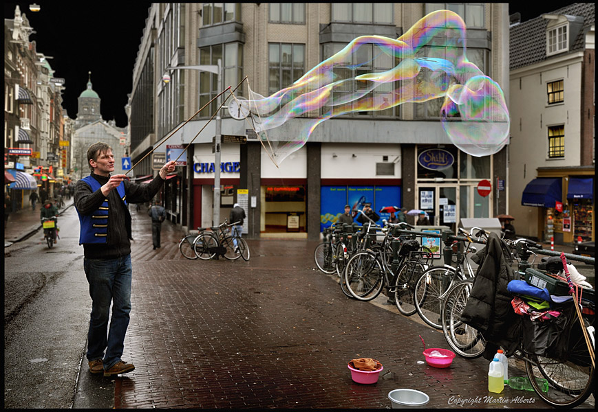 Damstraat Amsterdam. Milan(from Italy)is blowing bubbles