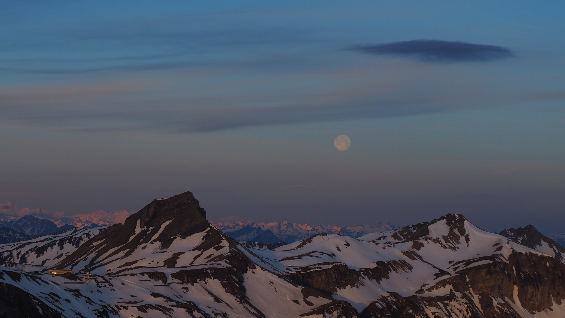 Damülser Mittagsspitze mit Vollmond