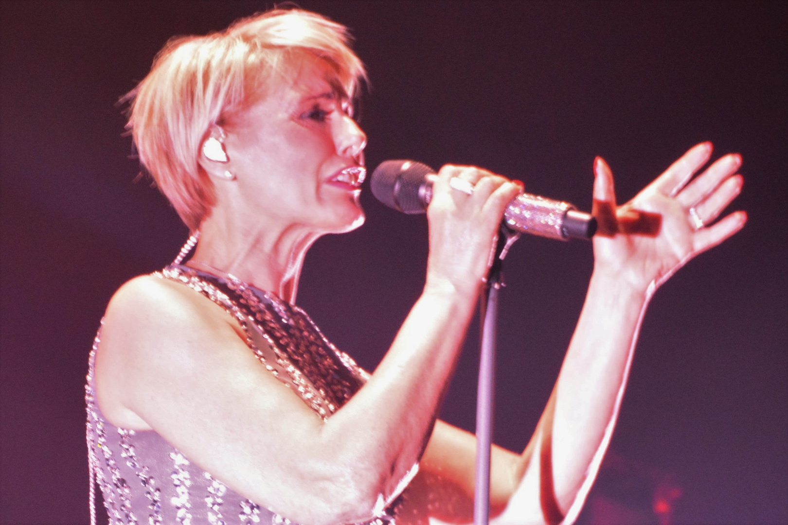 DANA WINNER im Concertgebouw in BRÜGGE / B Foto & Bild konzert, live