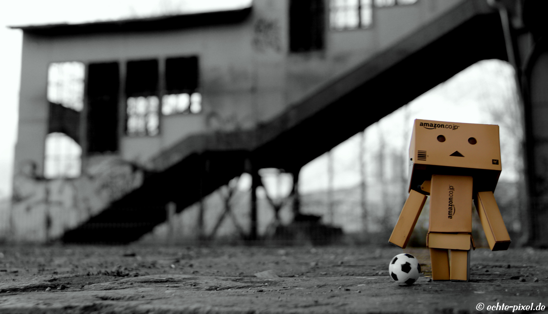 Danbo spielt Fussball