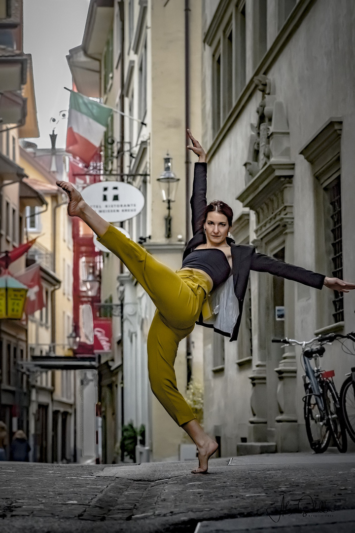 "Dance Street... Bettina Zumstein...Furrengasse Luzern" 