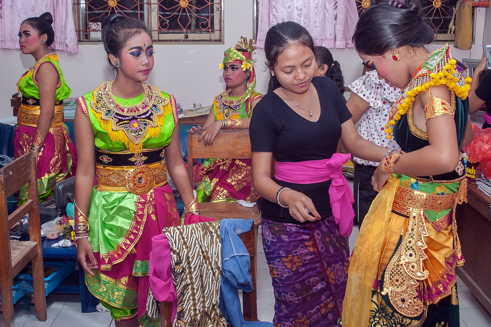 Dancer girls get dressed