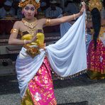 Dancing girl at Sekar Jepun