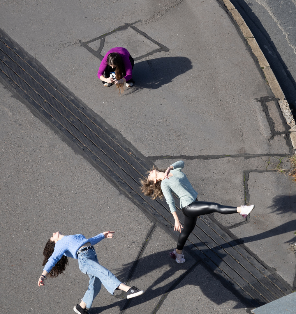 Dancing Girls