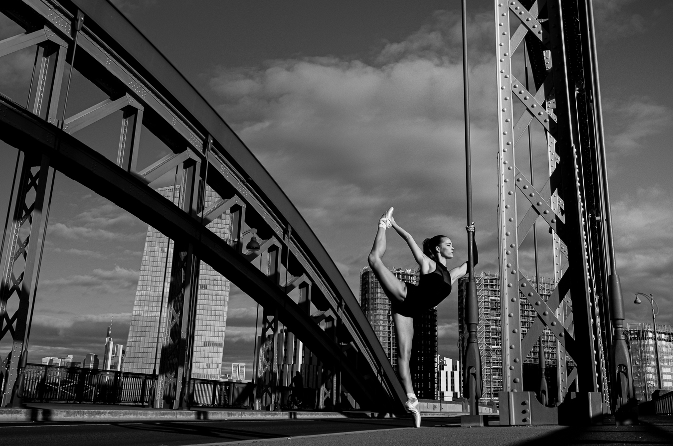 Dancing on the bridge