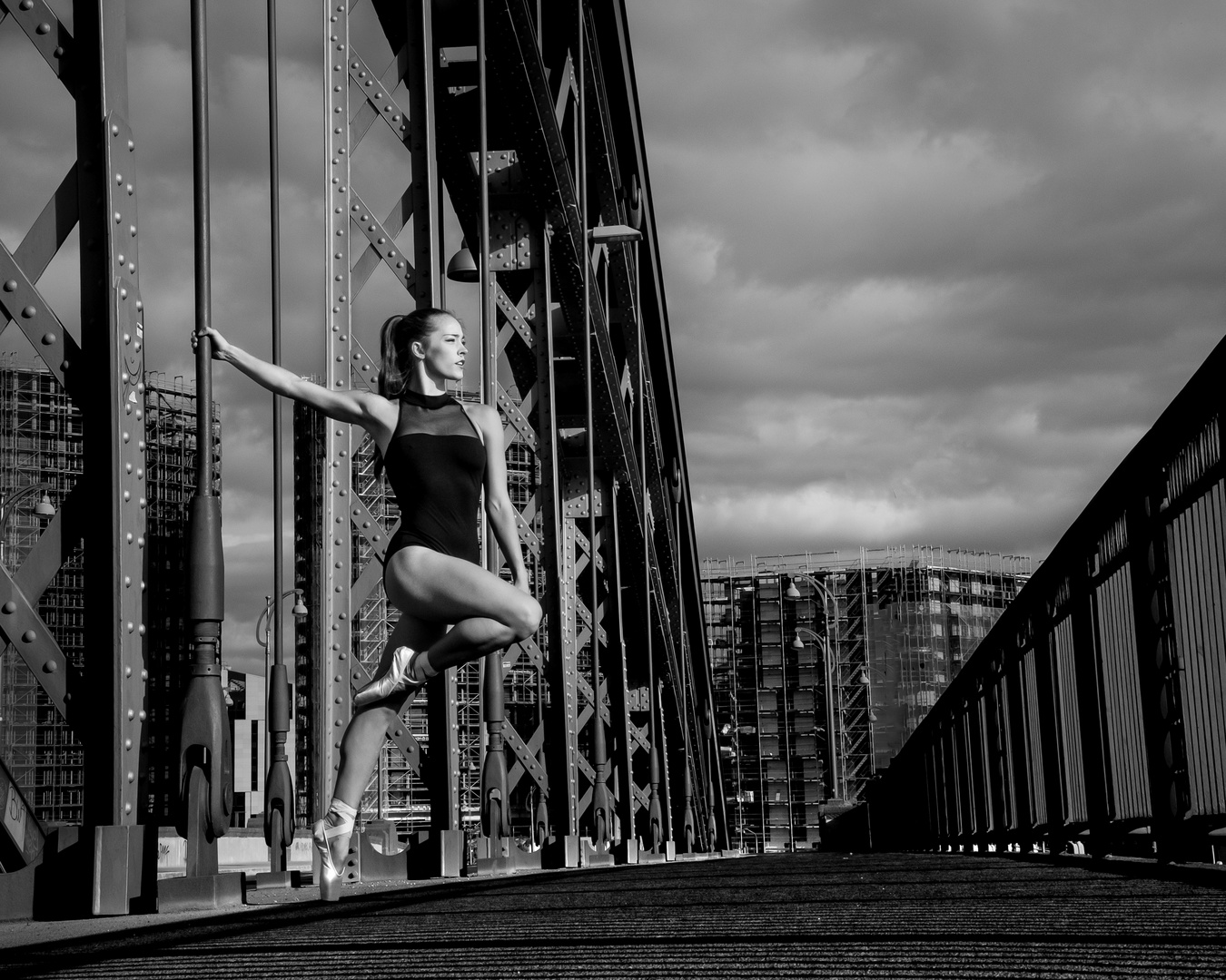 Dancing on the brigde