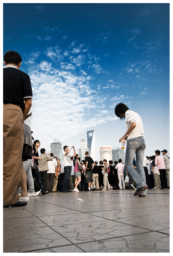 Dancing Woman at the bund