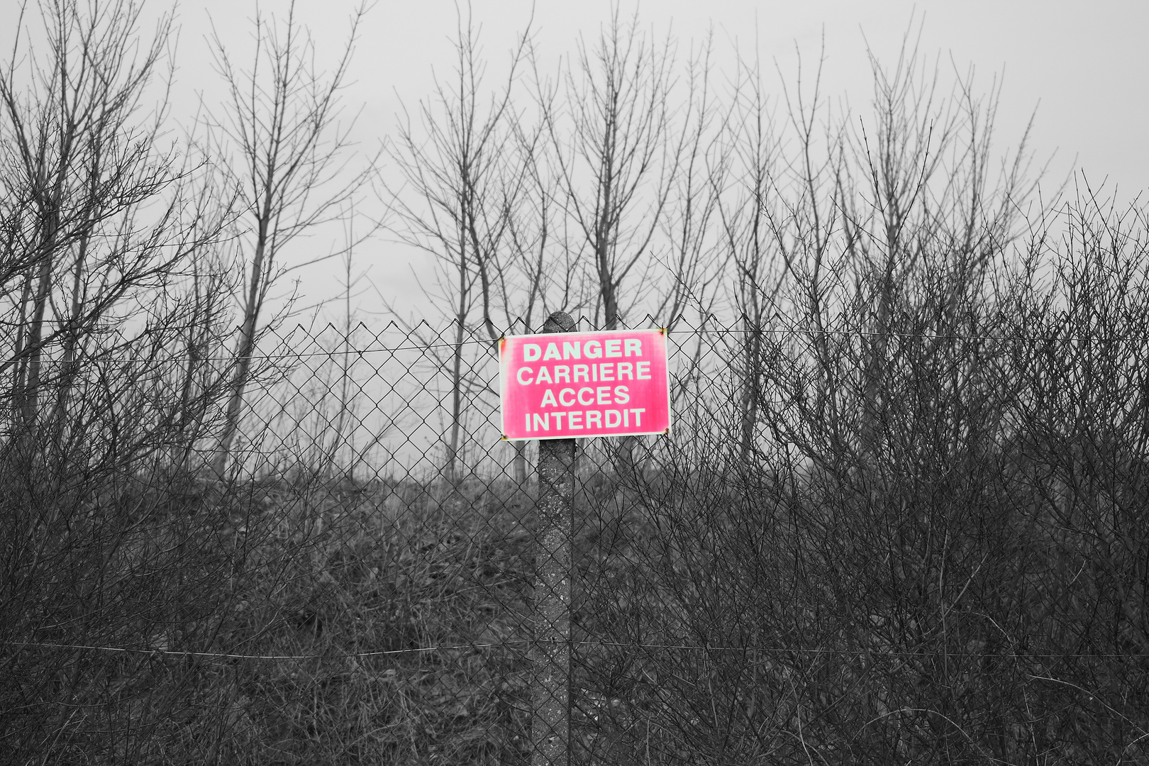 Danger carrière accès interdit...