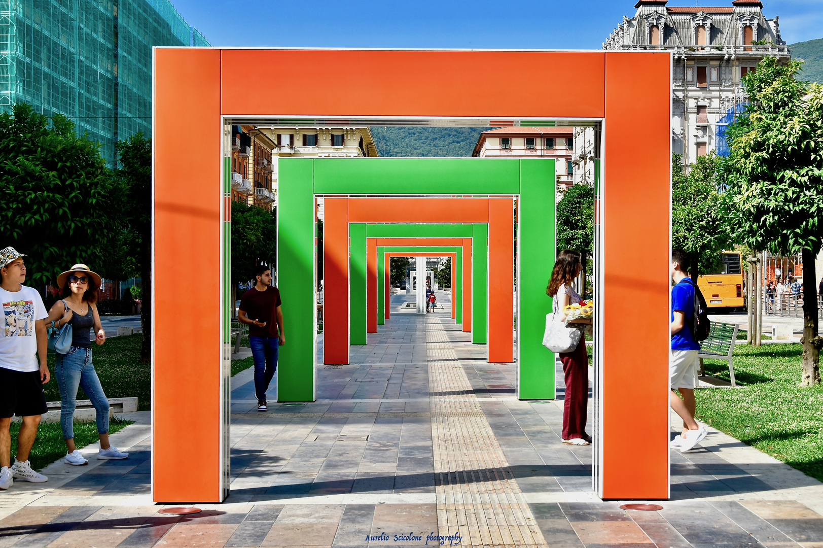 Daniel Buren " Archi " arancioneverde - Piazza Verdi