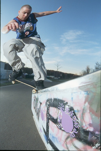 Daniel Gluche 180 fakie nosegrind