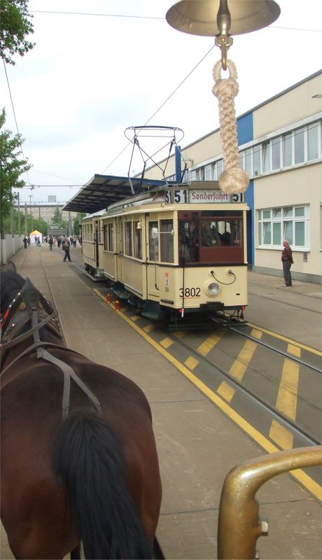 .:Danke an alle Berliner und Gäste, die der Straßenbahn gratulieren kamen:.