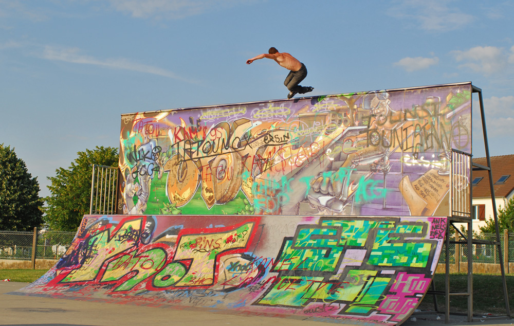 Dans la banlieue de Paris Attakus fait un Desaster Topsoul